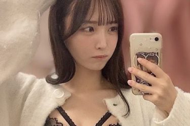 由良ゆら、もこニットの下に黒シースルー