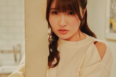 【発売中】原つむぎは、酔うと床で寝るらしい。 Iカップを酔わせてデートできる初単独出版発売中