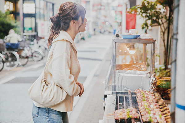 【発売中】原つむぎは、酔うと床で寝るらしい。 Iカップを酔わせてデートできる初単独出版発売中の画像4