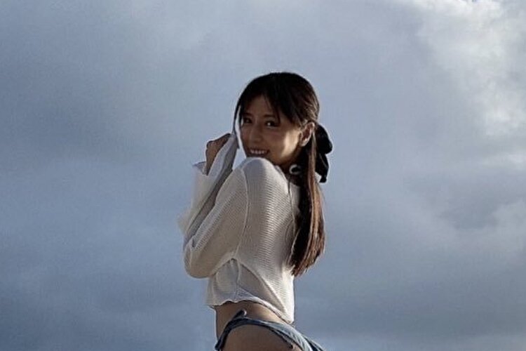 夏本あさみ、美貌に美尻に美脚のホットなショットの画像1