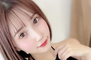 朝比奈りる、大人水着でパーフェクトな美貌