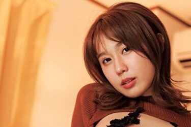 相原美咲、超誘惑の過激チラリ