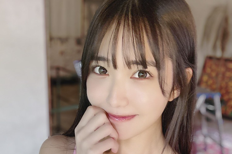 天羽希純「カルピスためてみる?」と鎖骨見せつけの画像1