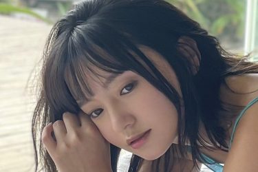 西永彩奈、堂々たるギリギリ露出