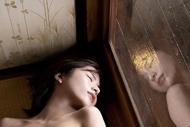 紅羽祐美、キケンな香りのイイ女の画像1