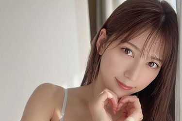 雪平莉左、ささやかなオフショで心温まる完璧な美貌