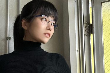 東雲うみ、あけおめ投稿で強烈な半パイ