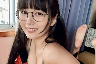 東雲うみ、どてらビキニの温もり美バスト