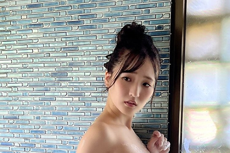 藤田あずさ、ほぼ裸の泡々美ボディの画像1