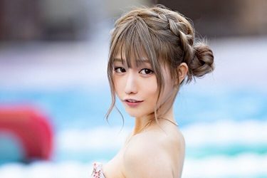 篠原みなみ、食い込み桃ヒップ