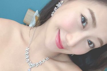 新海まき、デコラティブランジェリーで大開放