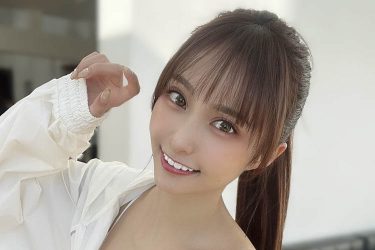 花咲れあ、美胸こぼれる露出ランニング