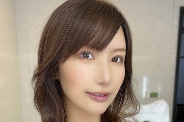 琴井ありさ、ゴージャスでファビュラスな美谷間