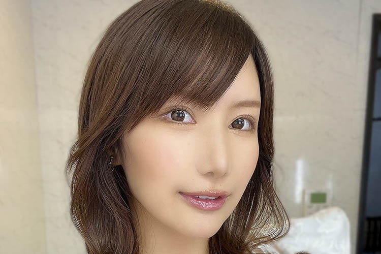 琴井ありさ、ゴージャスでファビュラスな美谷間の画像1