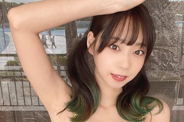 青山ひかるの黒ビキニまん丸バスト