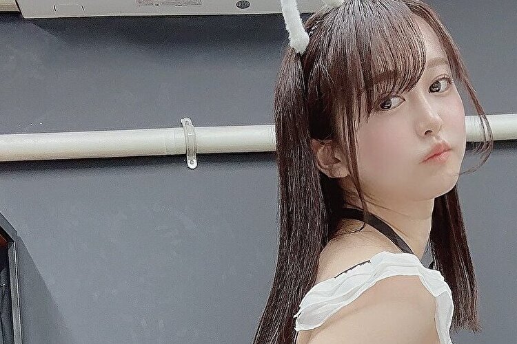 伊藤しずな、裸同然のボディラインにファン興奮の画像1