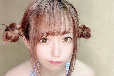 小日向みのり、愛くるしく裸エプロン