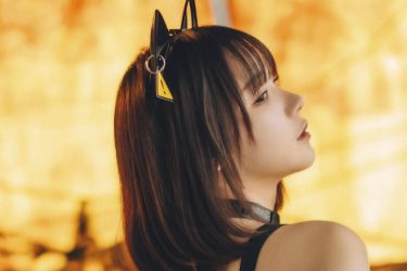 けんけん、くびれからTバックヒップへの芸術的ライン