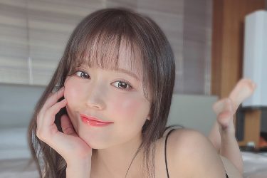 小日向ゆか、微笑みのベッドショット