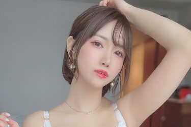 相良ましろ、清純かつ過激なランジェリー