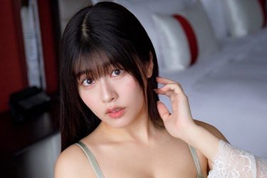 ちとせよしの、うっすら腹筋のメリハリ美ボディ