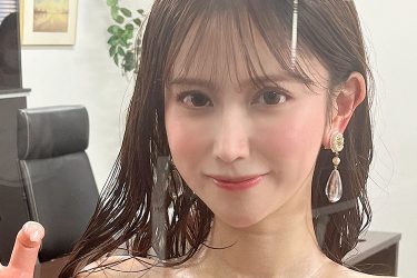 名取くるみ、いたずらなテカテカバスト