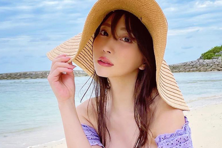 森咲智美、夏のお嬢様のハレンチパンチラの画像1