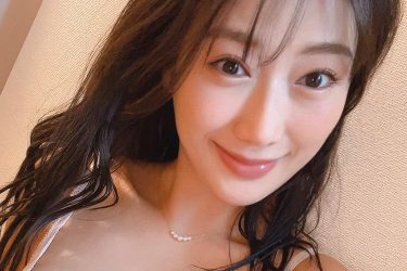 新海まき、プラベ風味の美谷間ランジェリー
