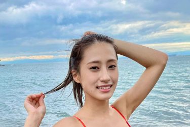 澄田綾乃、ビーチに映えるメリハリ美ボディ