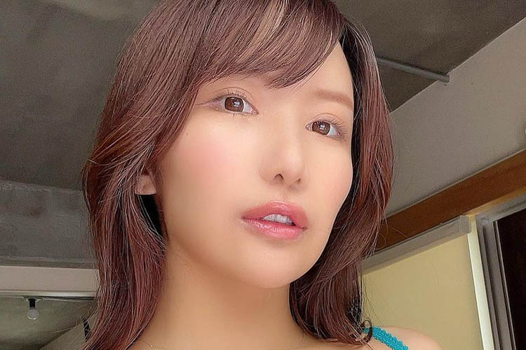 琴井ありさ、美パイ露出の過激ランジェリーの画像1