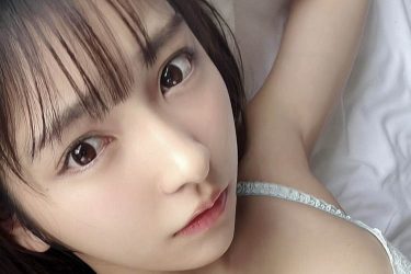 十味の吸い込まれそうな瞳と美谷間