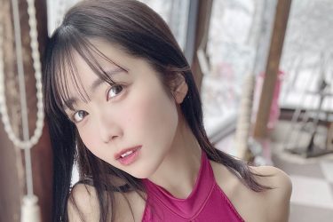 天羽希純、谷間全開で魅せるスーパーボディ