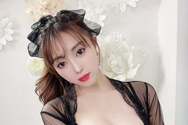 森咲智美、深い谷間から漏れる柔らかな色香