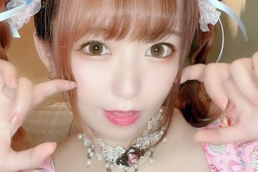 小日向みのり、甘々コスとダイナマイトボディ