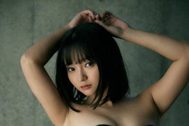 西永彩奈、大人っぽ黒水着で引き締まり美ボディ