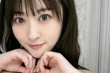 メイリ、三角ビキニから真ん丸バスト