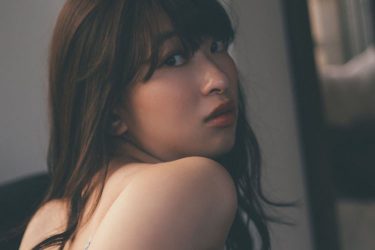 倉持由香、生々しい美尻を扇情的に