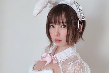 えなこ、キュートでスタイル抜群のバニーコス