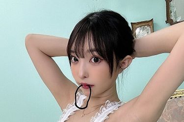 まいてぃ、眼福のノーブラ裸風エプロン2連発