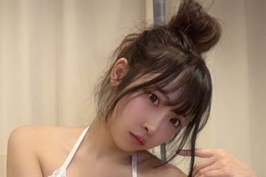 日下部ほたる、白レースの艶やか柔らかボディ