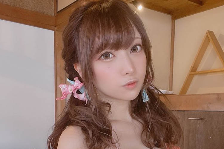 宮本彩希、まぶしい谷間で春のお誘いの画像1