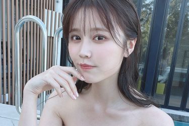 小日向ゆか、愛くるしく美バスト