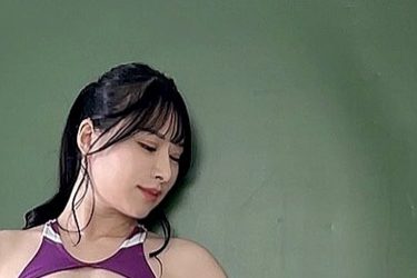 笹井絢乃、Oフロントハイレグで手ブラ