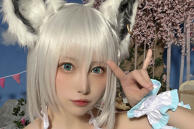 篠崎こころ、Vtuberコスプレも違和感なしの完璧ボディの画像1