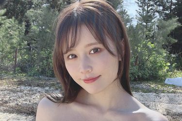 小日向ゆか、キュート炸裂の野外ビキニ