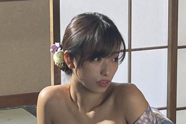 高梨瑞樹、乱れた着物に背徳の色香