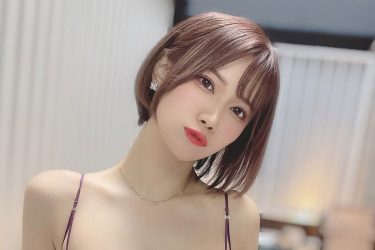 相良ましろ、気合いの「これがこう」で胸の下弦あらわ