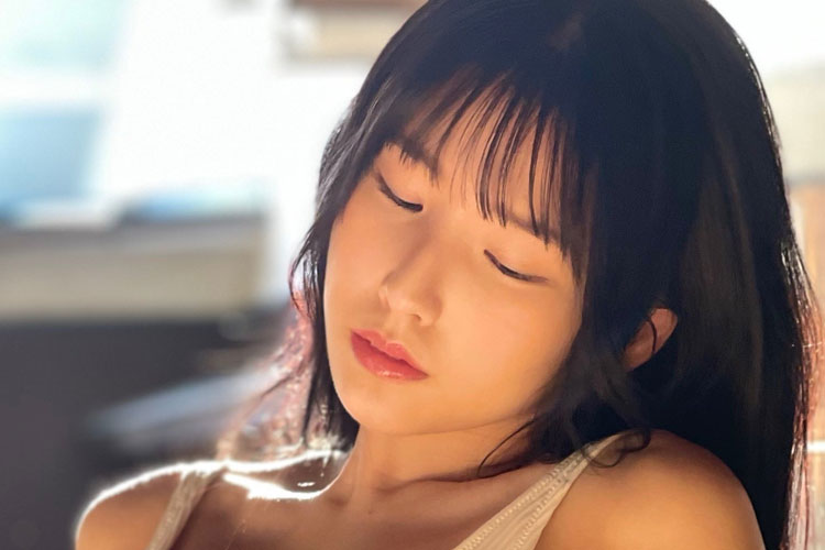 森嶋あんり、ニーハイハイレグでぺたんこ座りの画像1