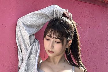 雪平莉左、まん丸バストが映えるカジュアルボディ