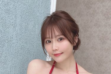 小日向ゆか、赤いレースのモリモリ美谷間